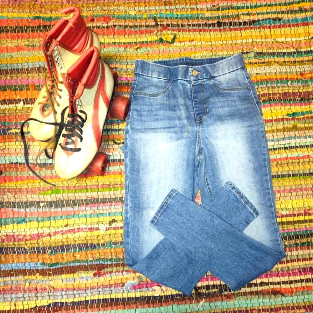 High Waist Light Washed Skinny Jeans Size 9 🌈